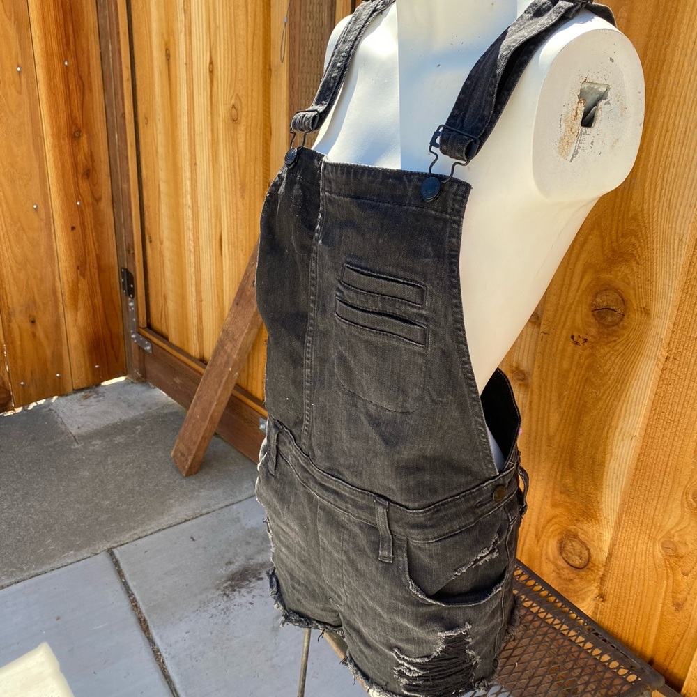 Black Overall Shorts - Picture 5 of 11